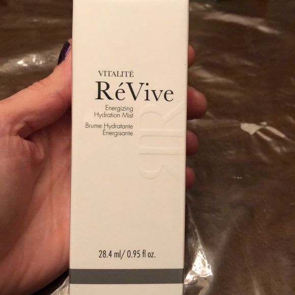 NEW- RéVive Energizing hydration mist - Picture 2 of 5